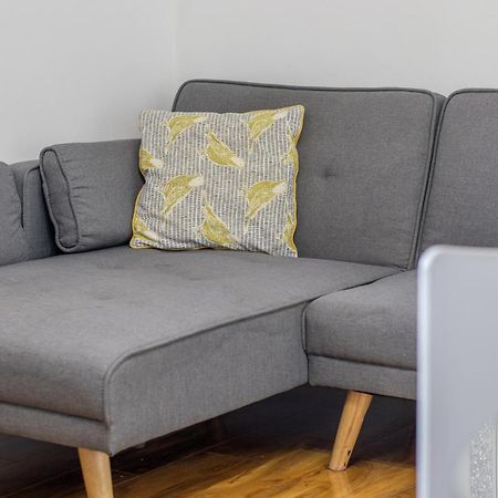 1 Bed Apartment Central Hamilton Free Wifi With Great Transport Links To Glasgow Exteriör bild