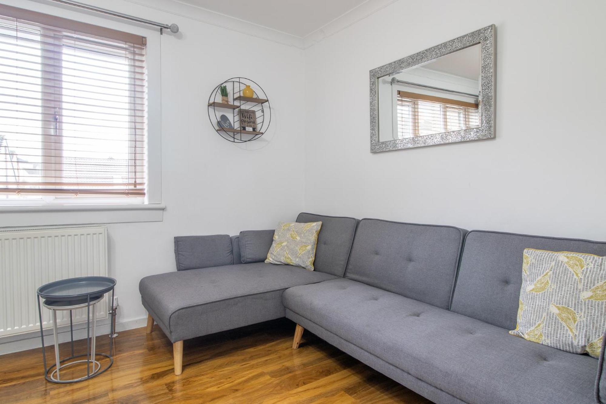 1 Bed Apartment Central Hamilton Free Wifi With Great Transport Links To Glasgow Exteriör bild