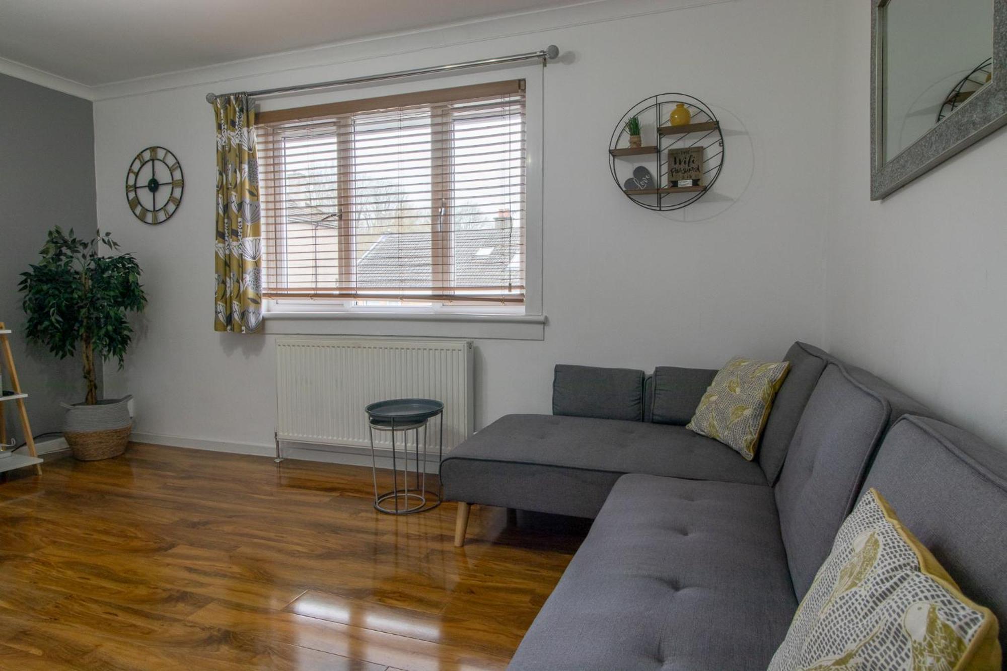 1 Bed Apartment Central Hamilton Free Wifi With Great Transport Links To Glasgow Exteriör bild