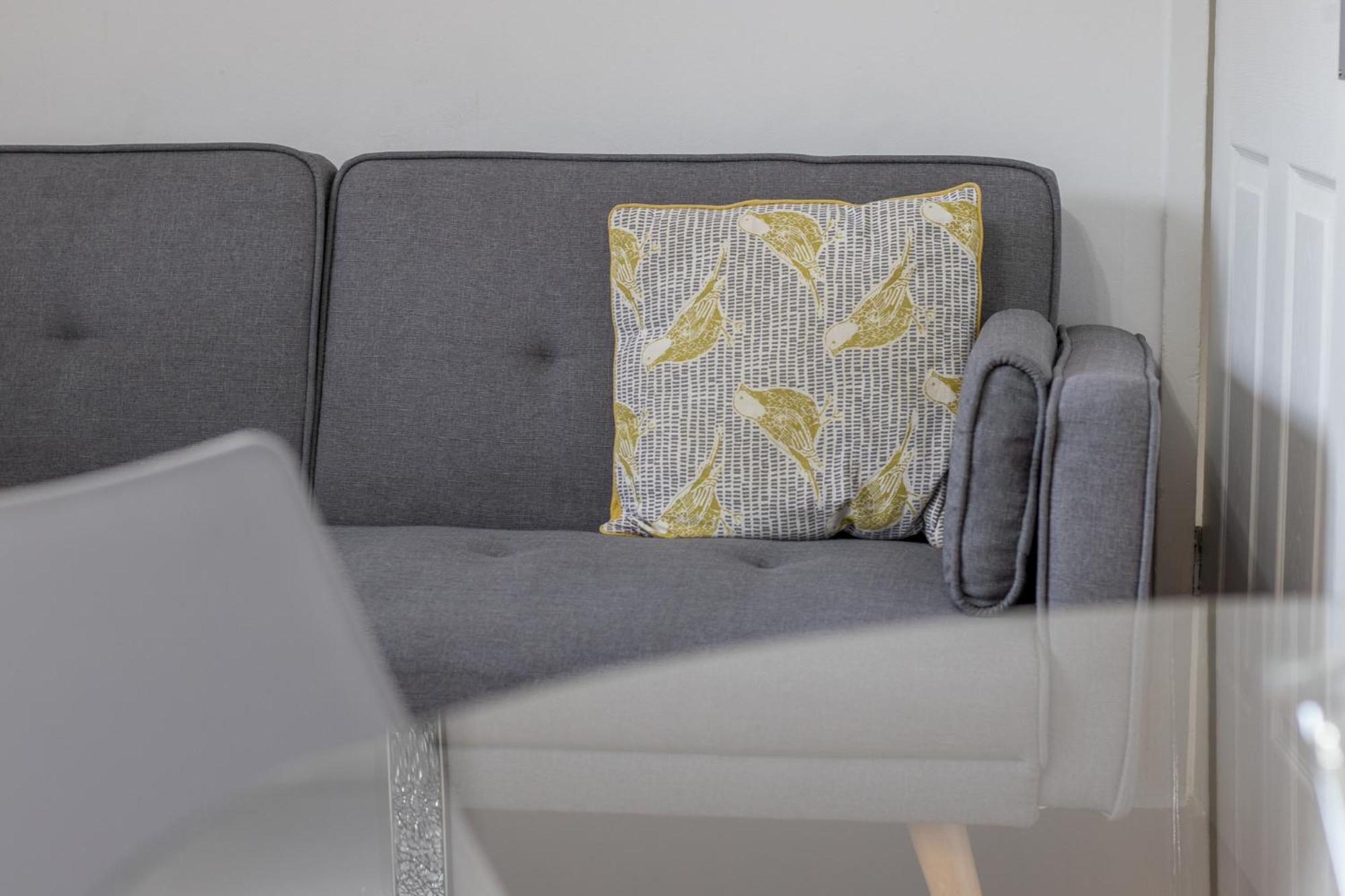 1 Bed Apartment Central Hamilton Free Wifi With Great Transport Links To Glasgow Exteriör bild