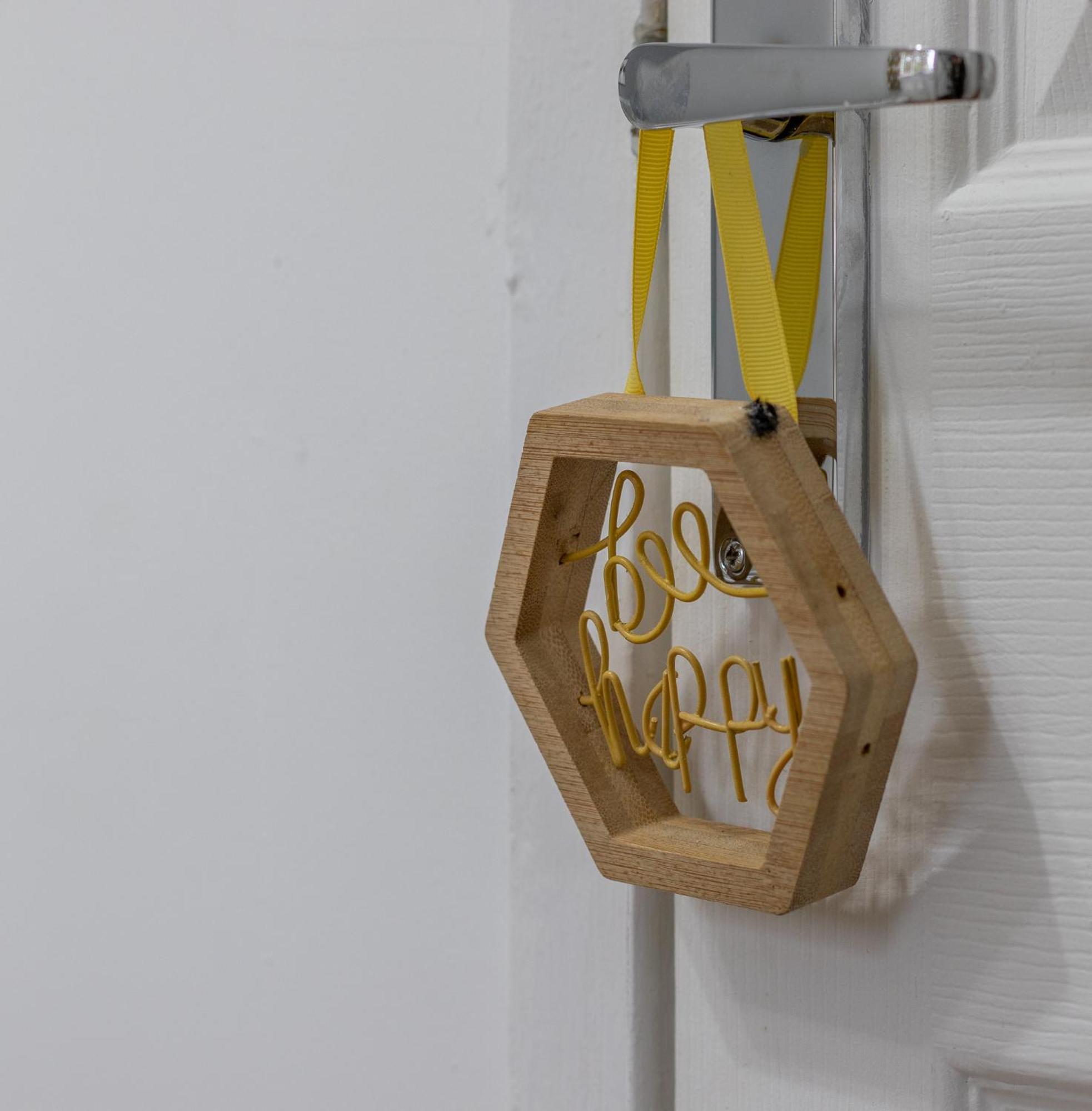 1 Bed Apartment Central Hamilton Free Wifi With Great Transport Links To Glasgow Exteriör bild