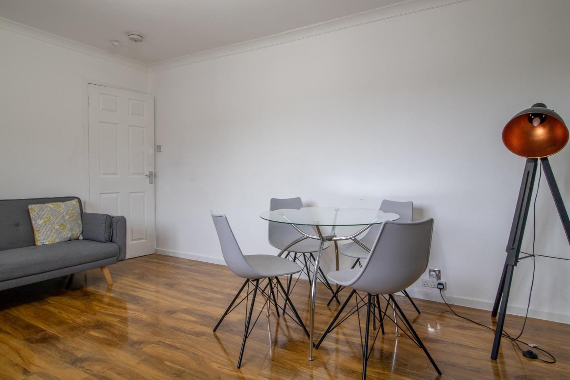 1 Bed Apartment Central Hamilton Free Wifi With Great Transport Links To Glasgow Exteriör bild