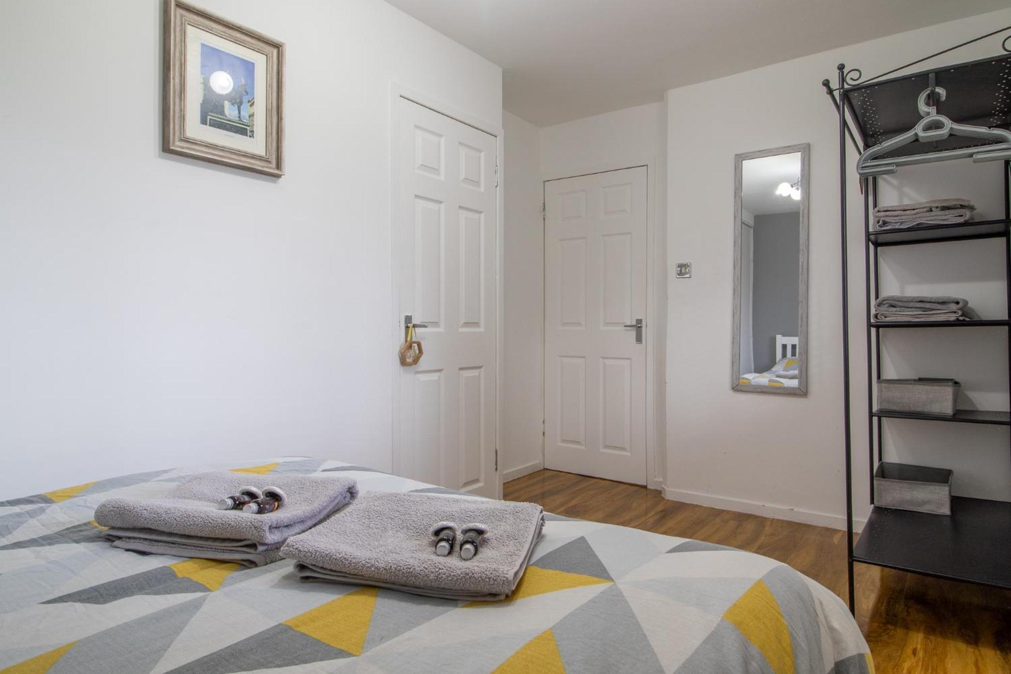 1 Bed Apartment Central Hamilton Free Wifi With Great Transport Links To Glasgow Exteriör bild